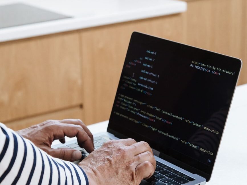 Comment un développeur freelance peut doubler sa productivité avec l&rsquo;IA